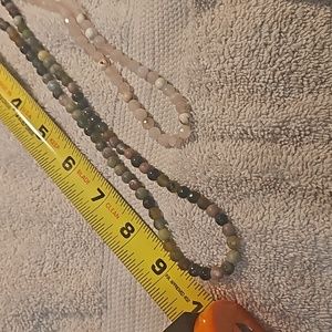 2 for 1. Magnificent double strand of SEMI PRECIOUS STONES. MAGNETIC CLOSURES.